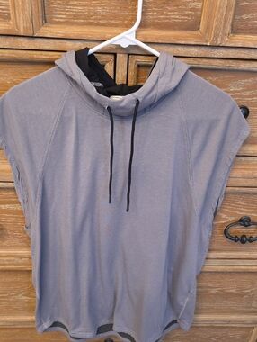 Men's Grey Sleeveless Hoodie Top with Drawstring H&M Training Size Large